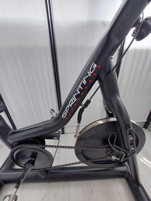 Bicicleta de Sprinting BH com mudanças Shimano e pedais mistos