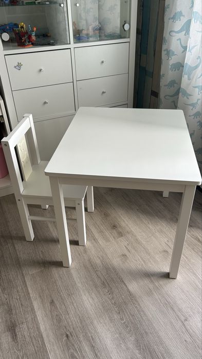Conjunto infantil de madeira IKEA KRITTER – mesa + cadeira