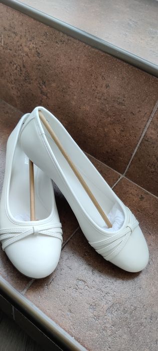 Туфлі, балетки білого/кремового кольору, нові, Graceland.