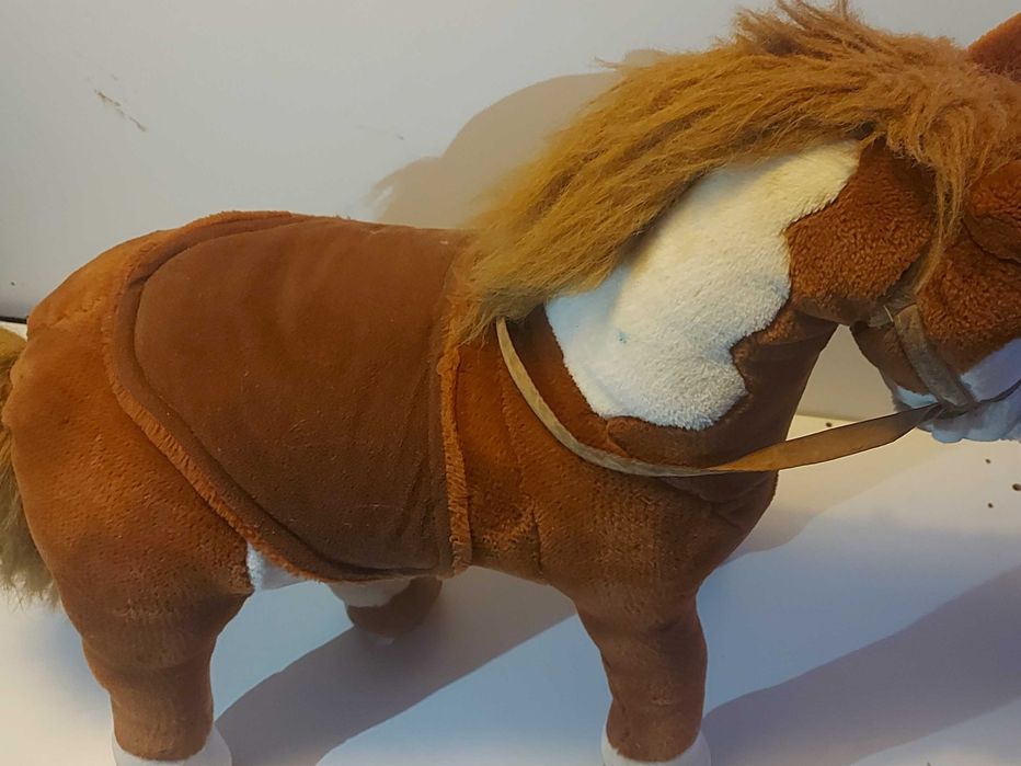 Cavalo de Montar / Brinquedo Rígido de Peluche (65cm) com Selim