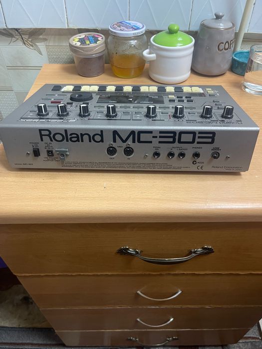 Roland MC 303 Groovebox
