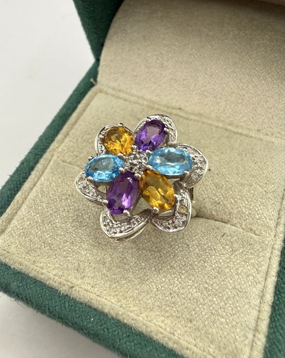 Złoty pierścionek z topazami, cytrynami, ametystami i leukoszafirami