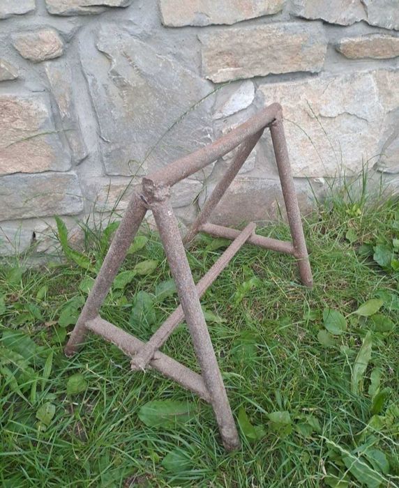 Стійки металеві в хорошому стані