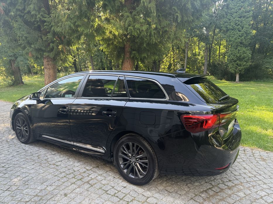 Toyota Avencis.