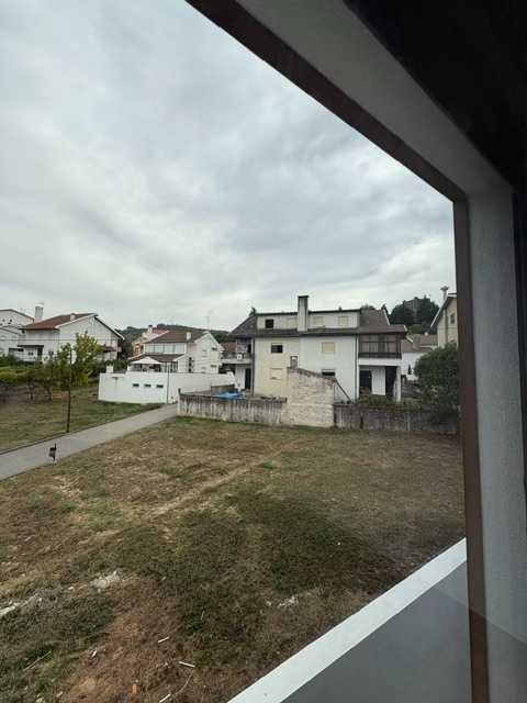 Moradia geminada T3  com vistas para o castelo