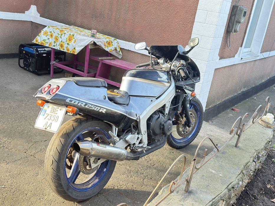 Honda CBR 250R 1999 року
