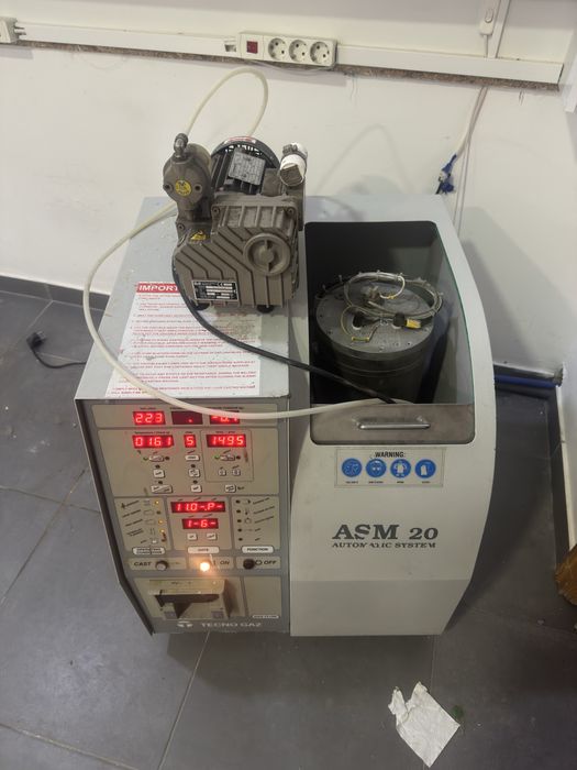 Fundidora a vacúo para laboratorio de prótese dentária