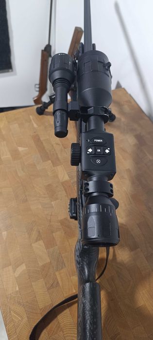 Mira noturna ATN 4K Pro com iluminador