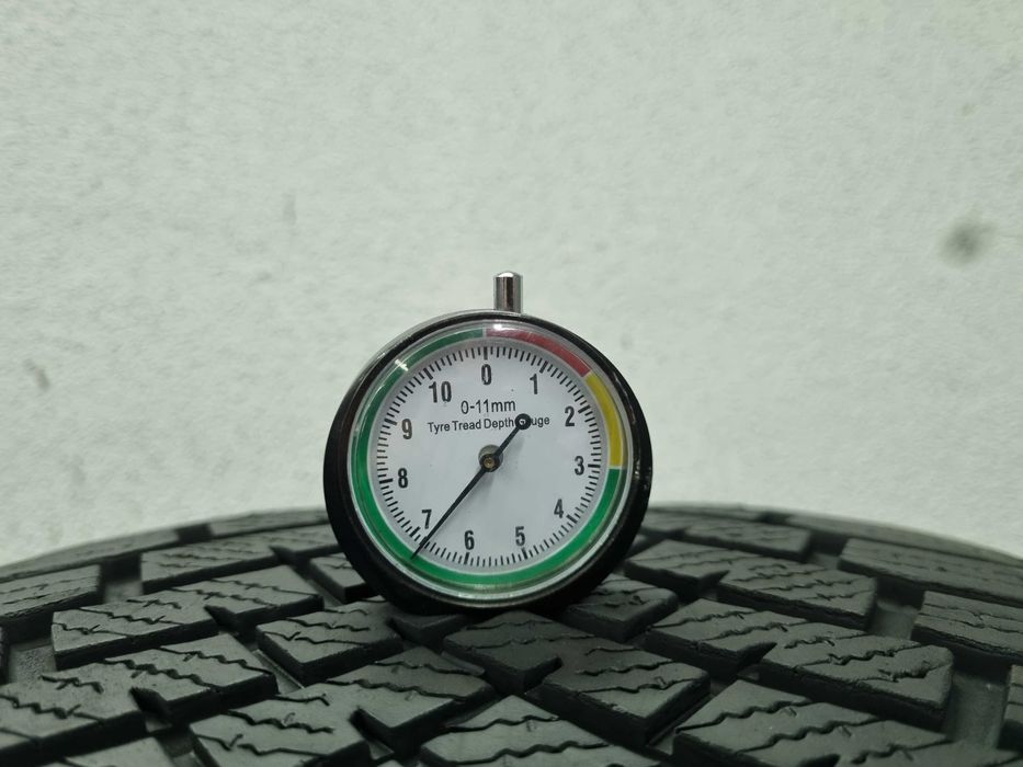 295/40/21 111V Yokohama Blue Earth Winter V906 SUV Dot.3021R