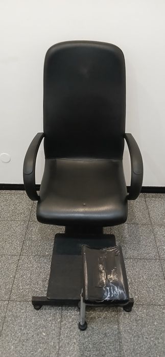 Cadeira de Pedicure com Apoio de Pé