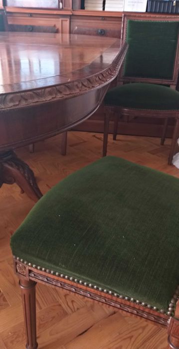 Mesa Sala de Jantar e Cadeiras (antiguidade)