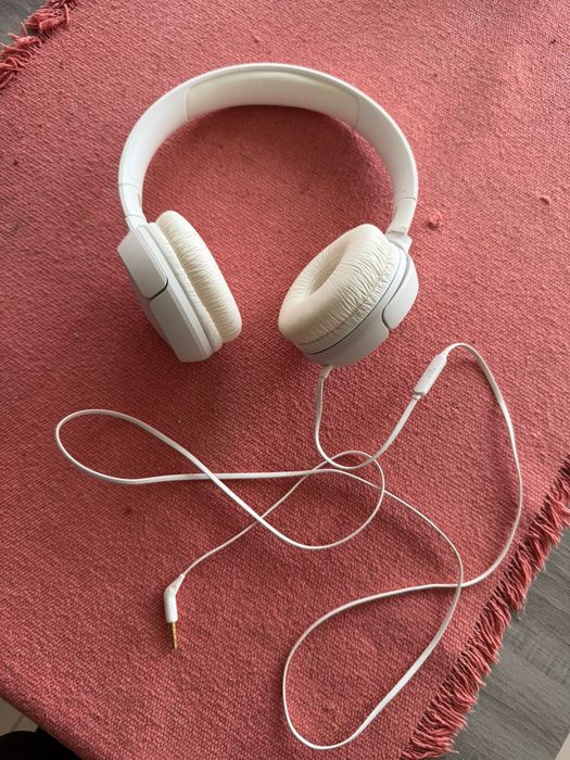 Auscultadores JBL Branco Tune 500 com fio e botão de controlo remoto