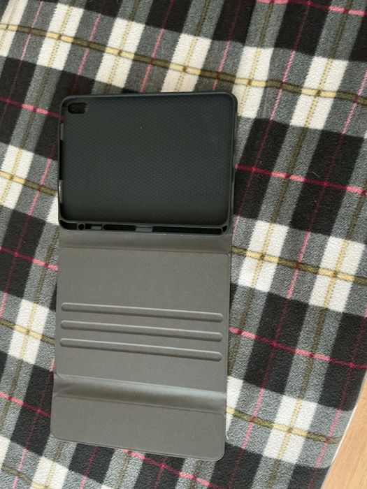 Продам чохол-книжку Smart Case для Apple iPad 11 2025 року