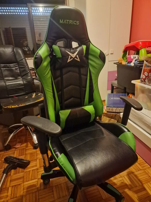 Cadeira gaming verde e preta