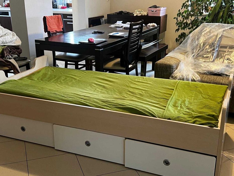 Meble młodzieżowe (łożko, szafa, szafki)