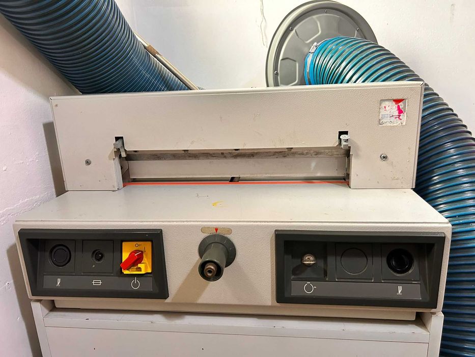 Guilhotina de papel EBA 430 E