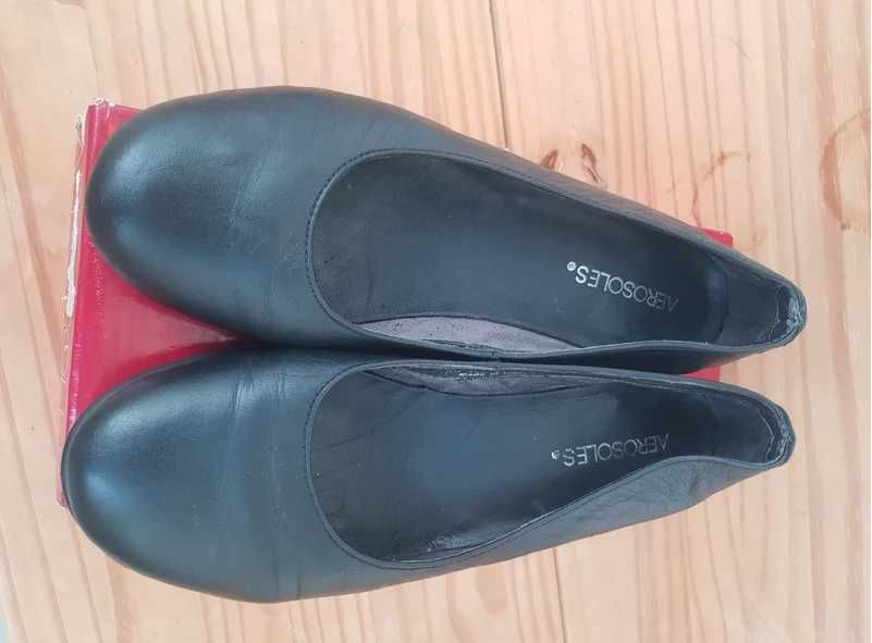 Sapatos 37,5 de cunha pretos em pele e borracha marca Aerosoles (ver todas as fotos)