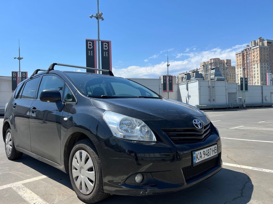 Продаж Toyota Verso 2011