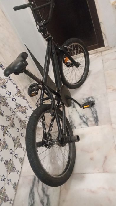 Bicicleta cross com pedaleiras