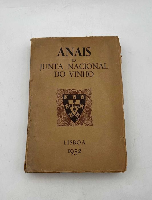 Diversos Livros Antigos sobre Vinhos