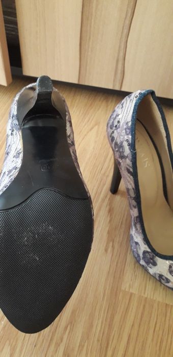 нові нарядні туфлі