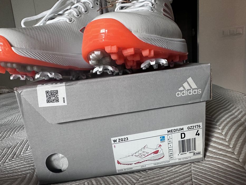 Sapatos de Golfe adidas Novos EU 36 2/3 (US 5.5) New adidas Golf Shoes