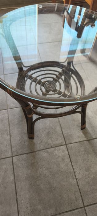 Mesa de vidro 60 cm de largura por 57 de altura