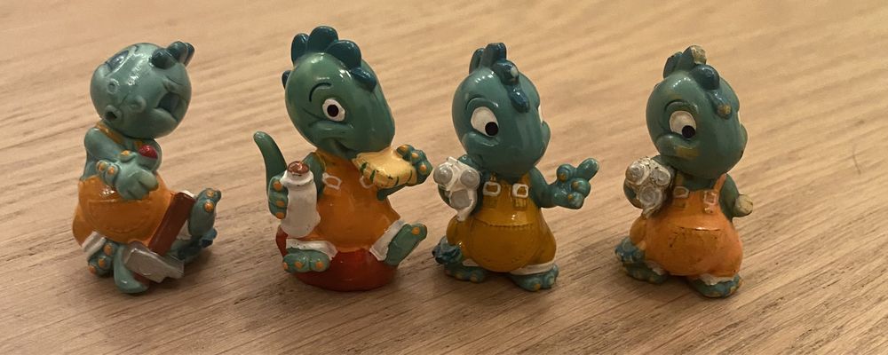 Фигурки киндер. Бегемотики, дракончики, лягушки, акулы