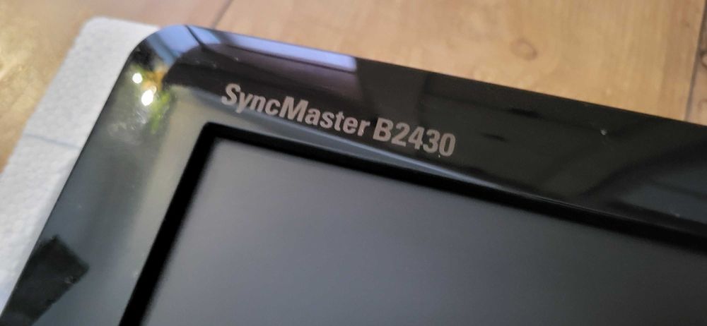 SAMSUNG 24" SyncMaster B2430 Black
