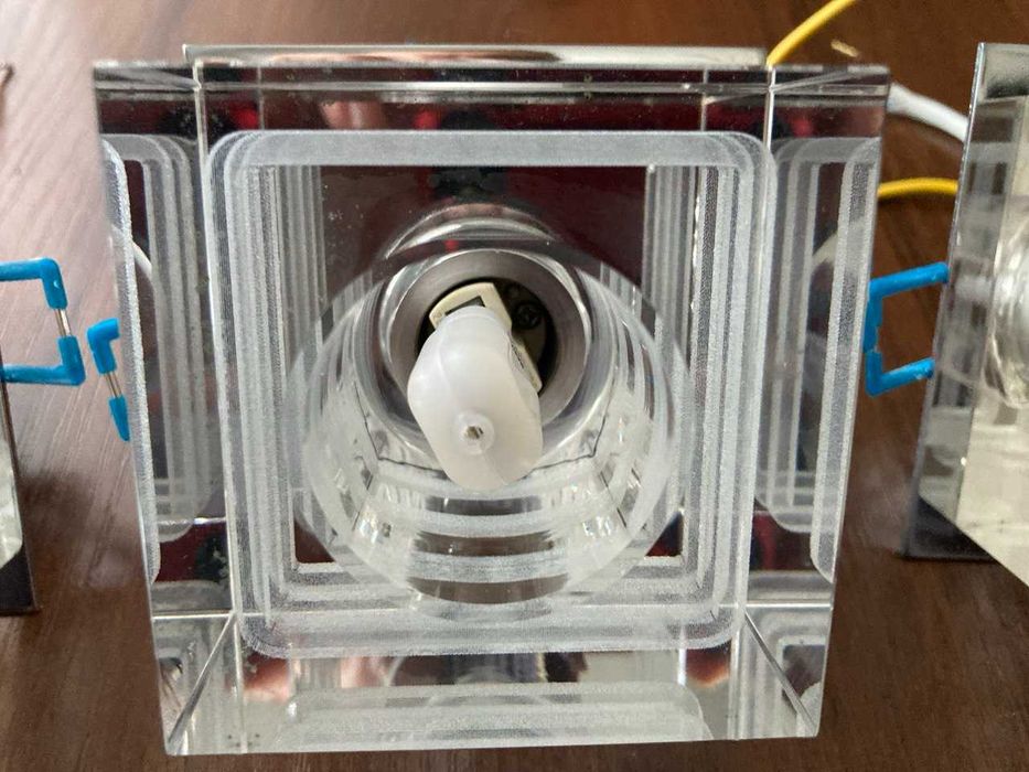 Стеклянные светильники в потолок, комплект.