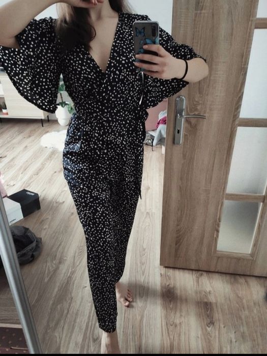 Elegancki granatowy kombinezon na komunię chrzciny czy wesele