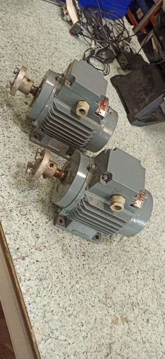 2 Motores efacec ...