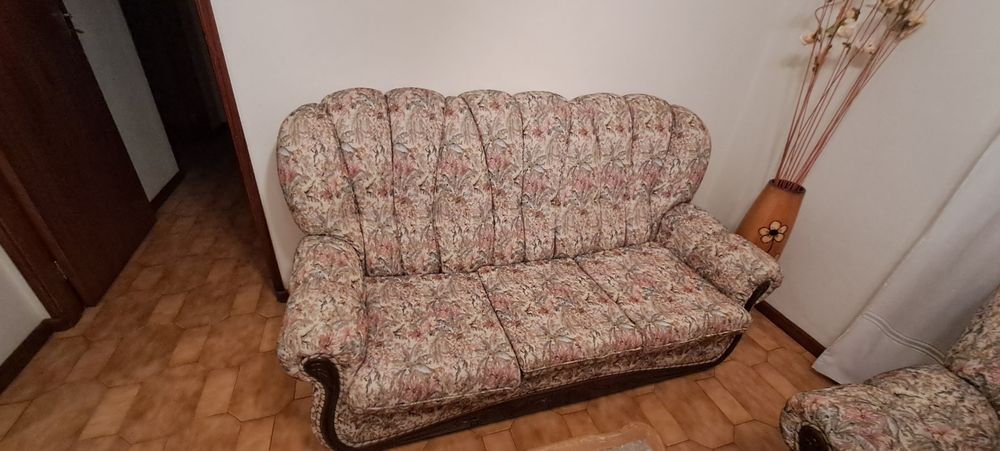 Excelente conjunto sofá cama e 2 individuais