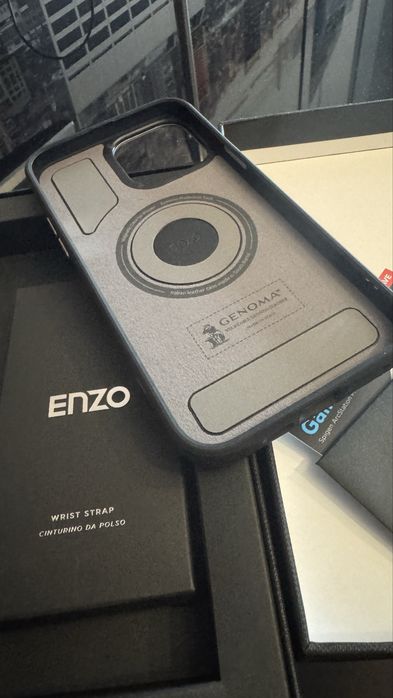 Capa em pele Enzo iPhone 13 Pro Max