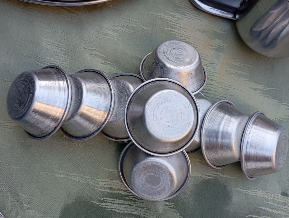 Diversa loiça em inox e alumínio