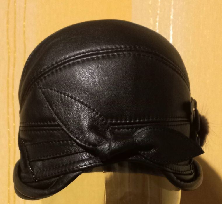 Женская кожаная шляпка