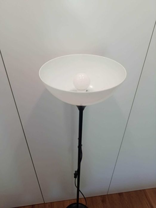 Candeeiro de pé IKEA NOT floor lamp (design simples e moderno)