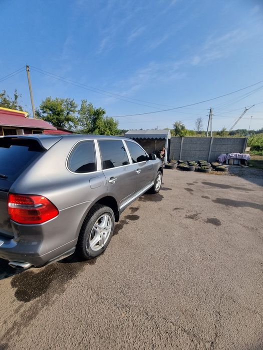 Porsche cayenne  .