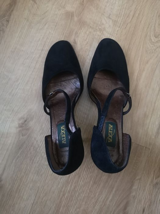 Eleganckie, zamszowa skórka nat. rozm. 38