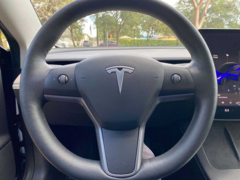Tesla Model 3      2022