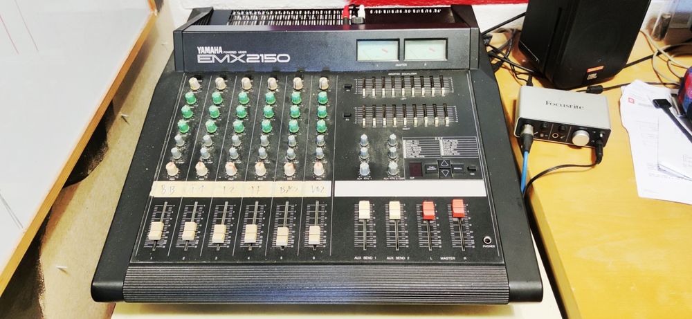 Mesa Mistura Yamaha EMX 2150 - 8 canais amplificados