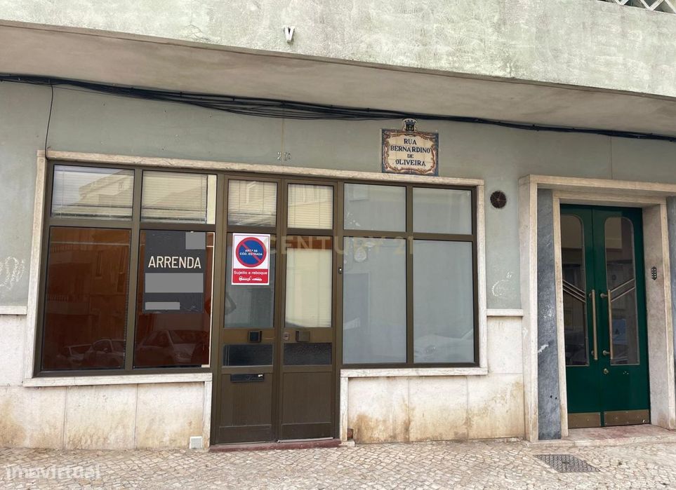 Loja para Arrendamento em Algés