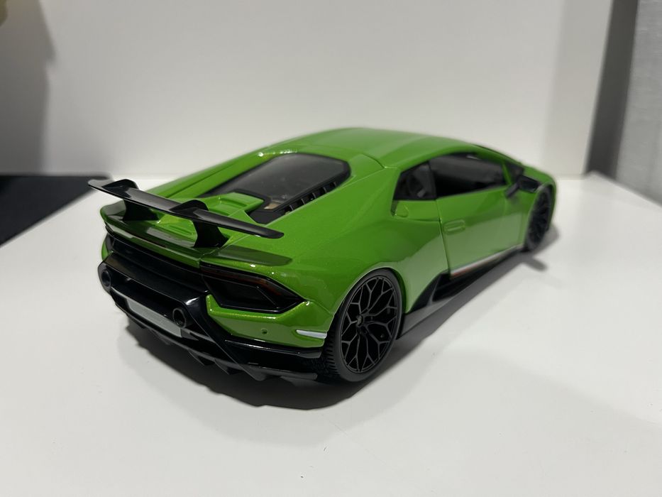 Lamborghini Huracan Performante 1:18 (Descrição)