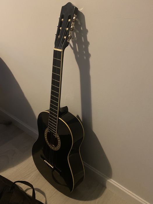 Guitarra classica preta