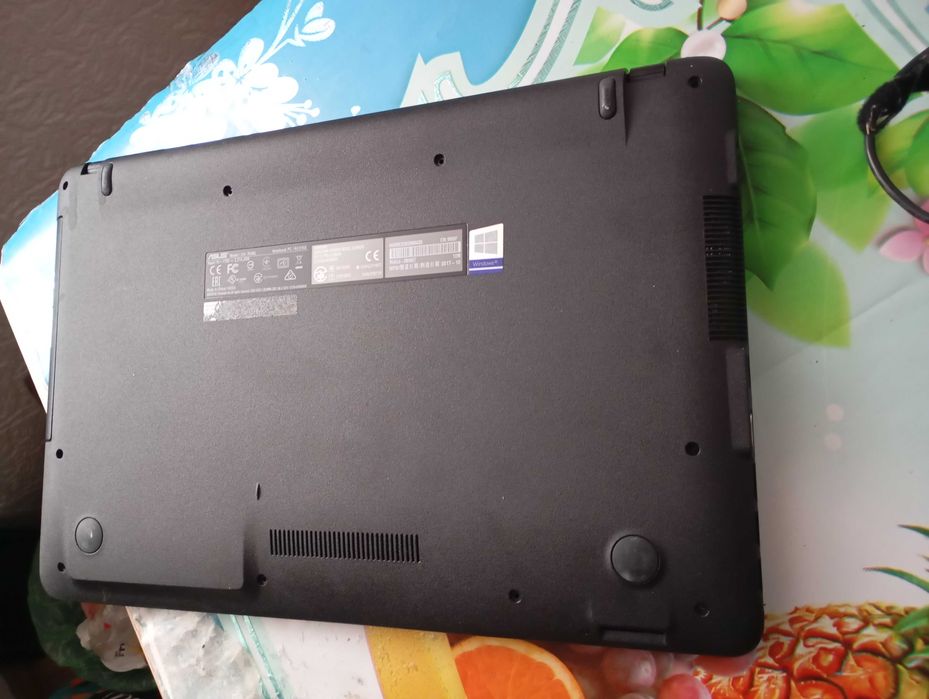 sprzedam asus intel core i3-5005ucpu 2,00ghz.2,00ghz ,4watki