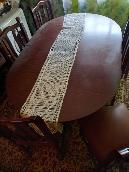 Mesa de mogno pe de galo extensível com 6 cadeiras