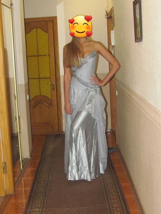 Вечірня сукня з корсетом