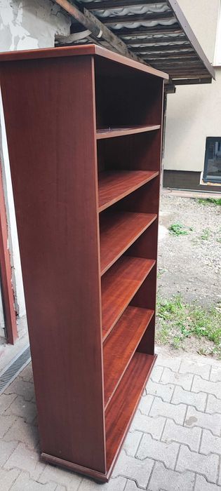 drewniana biblioteczka komoda