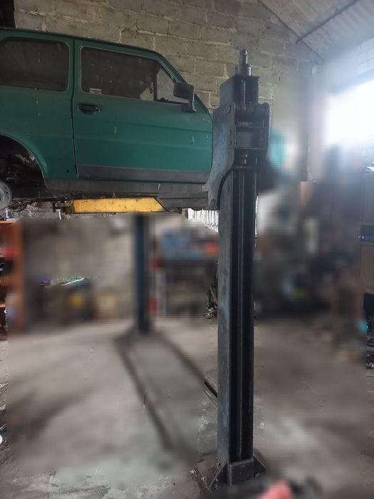 Podnośnik dwukolumnowy