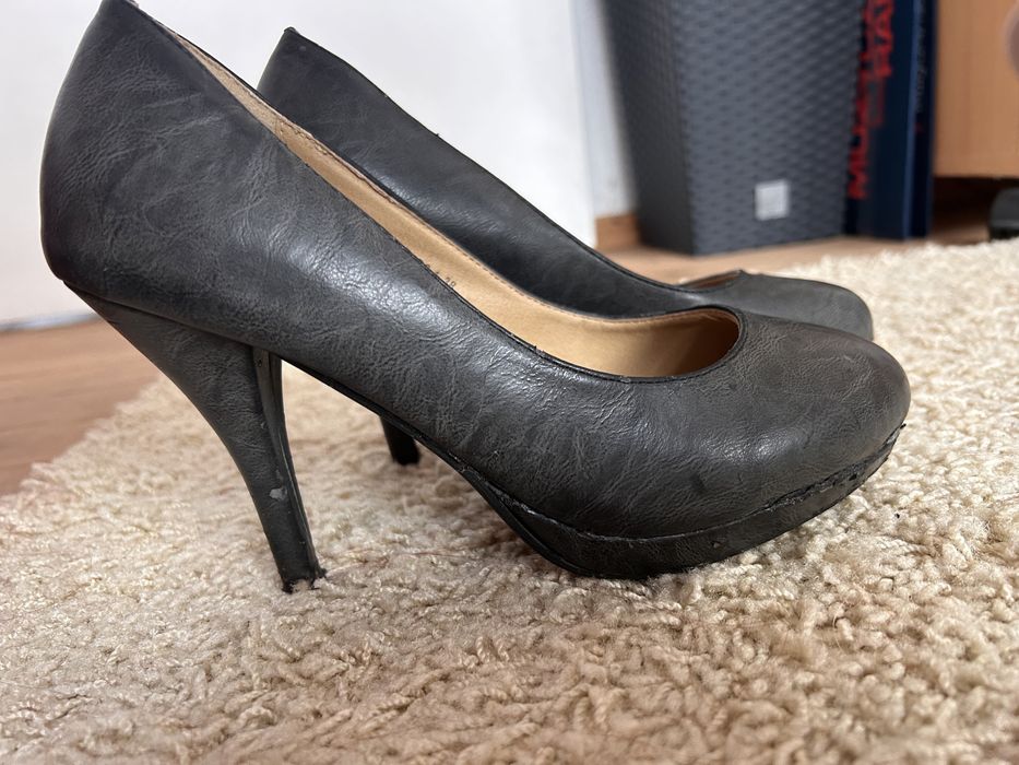 Szpilki nr 38 z ecoskory